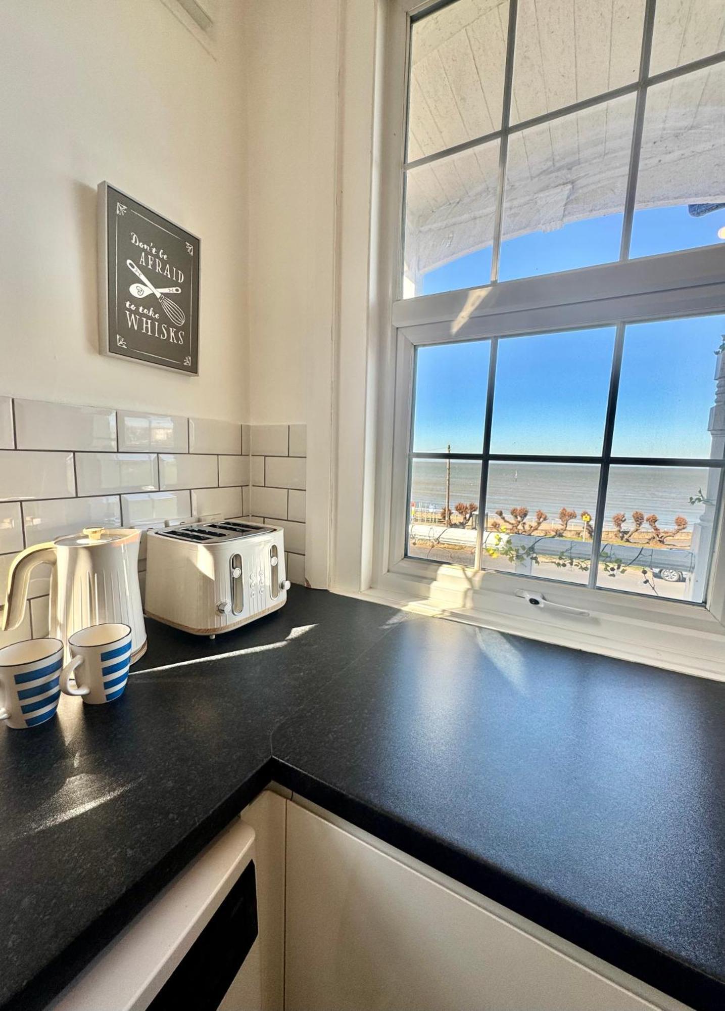 Apartament A View Of The Bay- Panoramic Sea Views- Sleeps 4 Westgate-on-Sea Zewnętrze zdjęcie